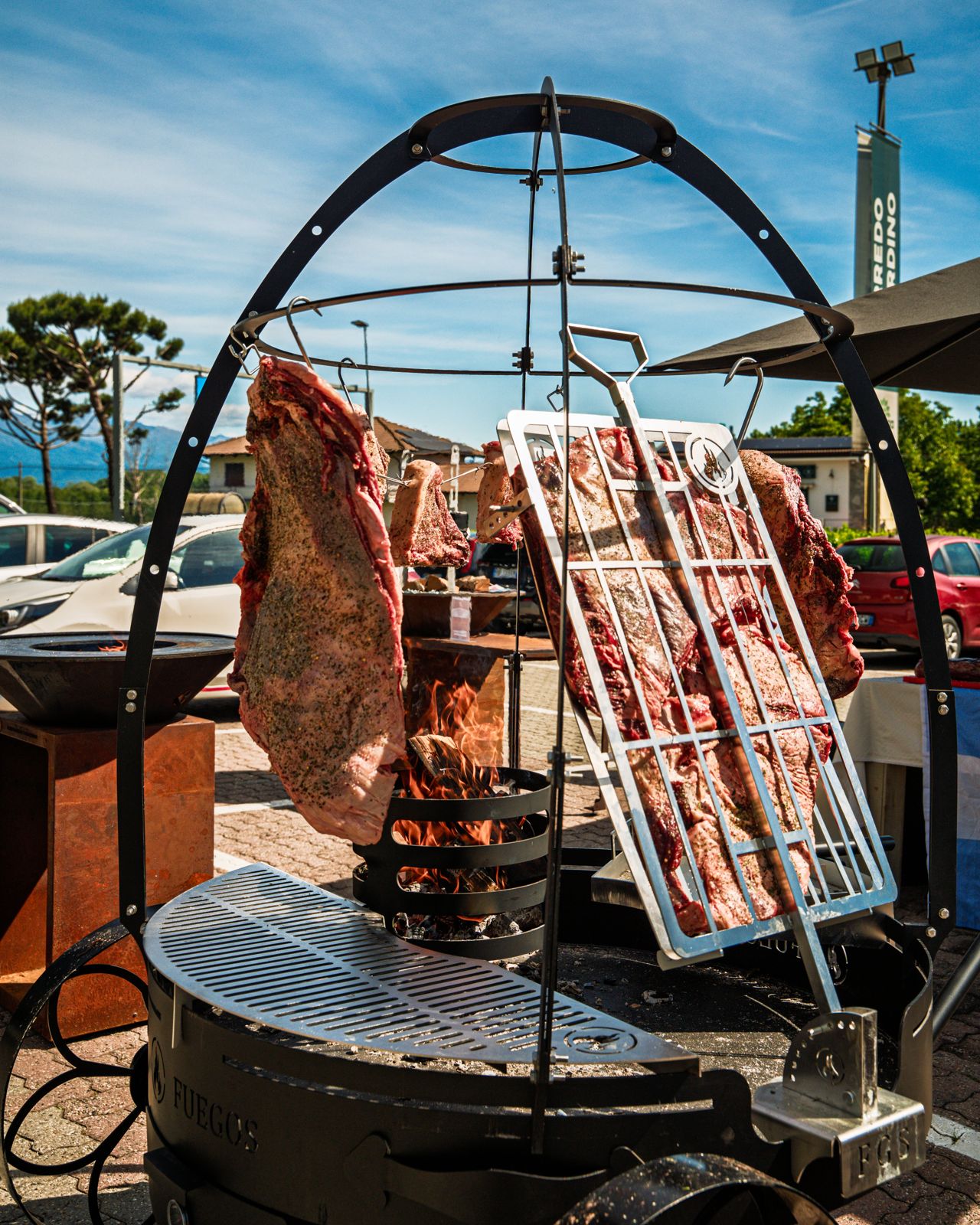 Asado a la cruz con tagli appesi alla croce